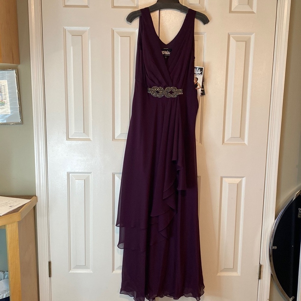 Ursula Size 8 Chiffon Floor Length Dress in Raisin w/ Statement Piece & V Neck